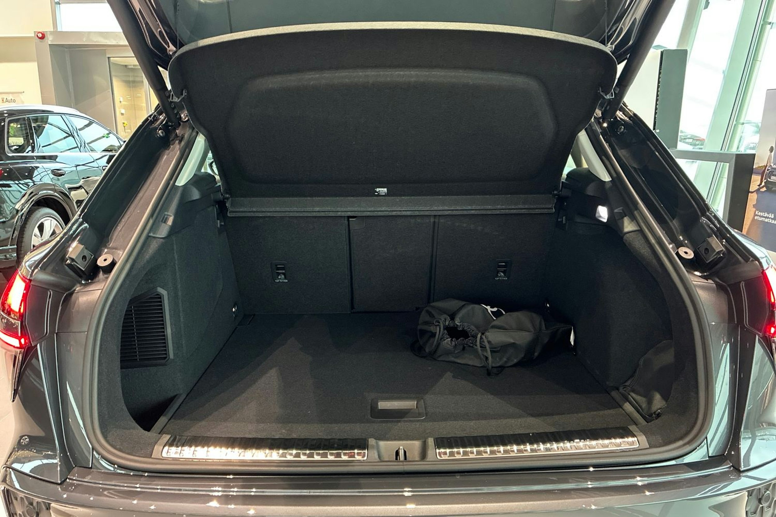 harmaa Audi Q3 2026 kuva 13.