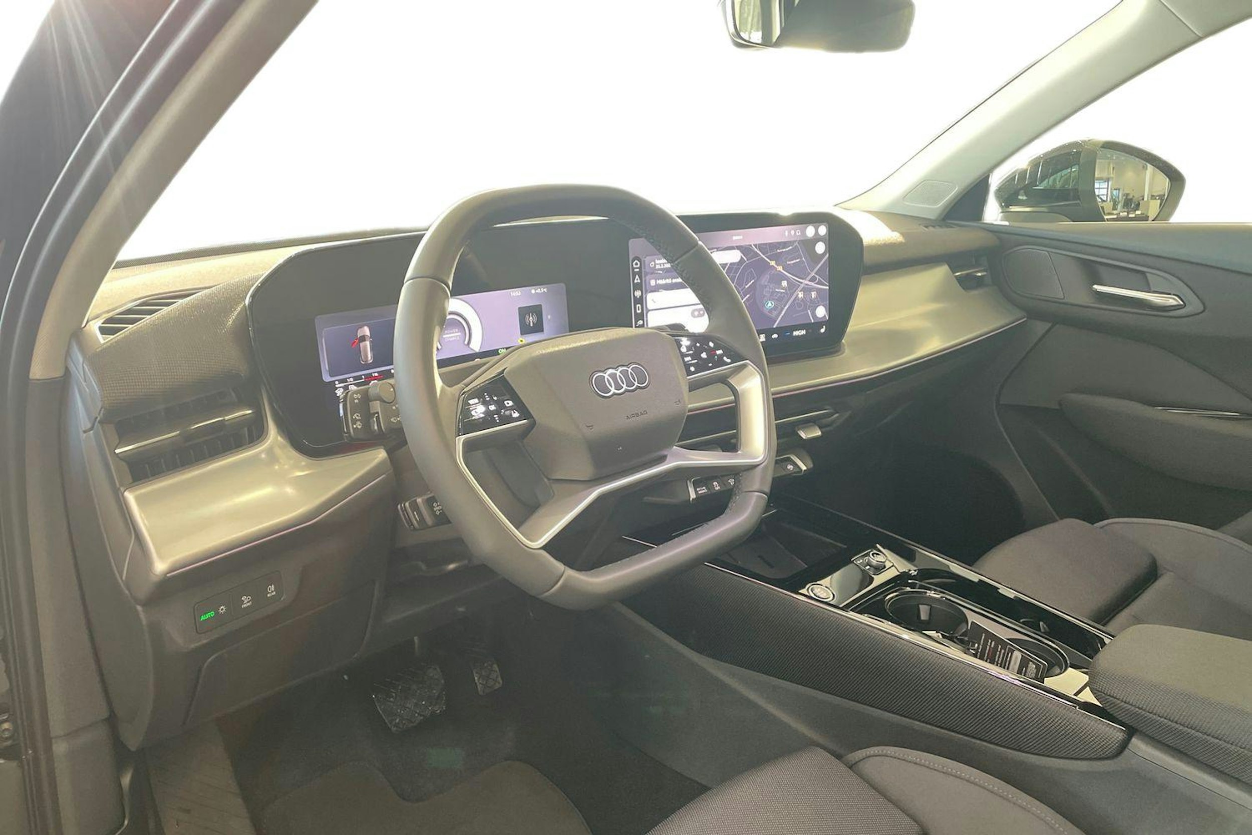 musta Audi Q3 2026 kuva 6.