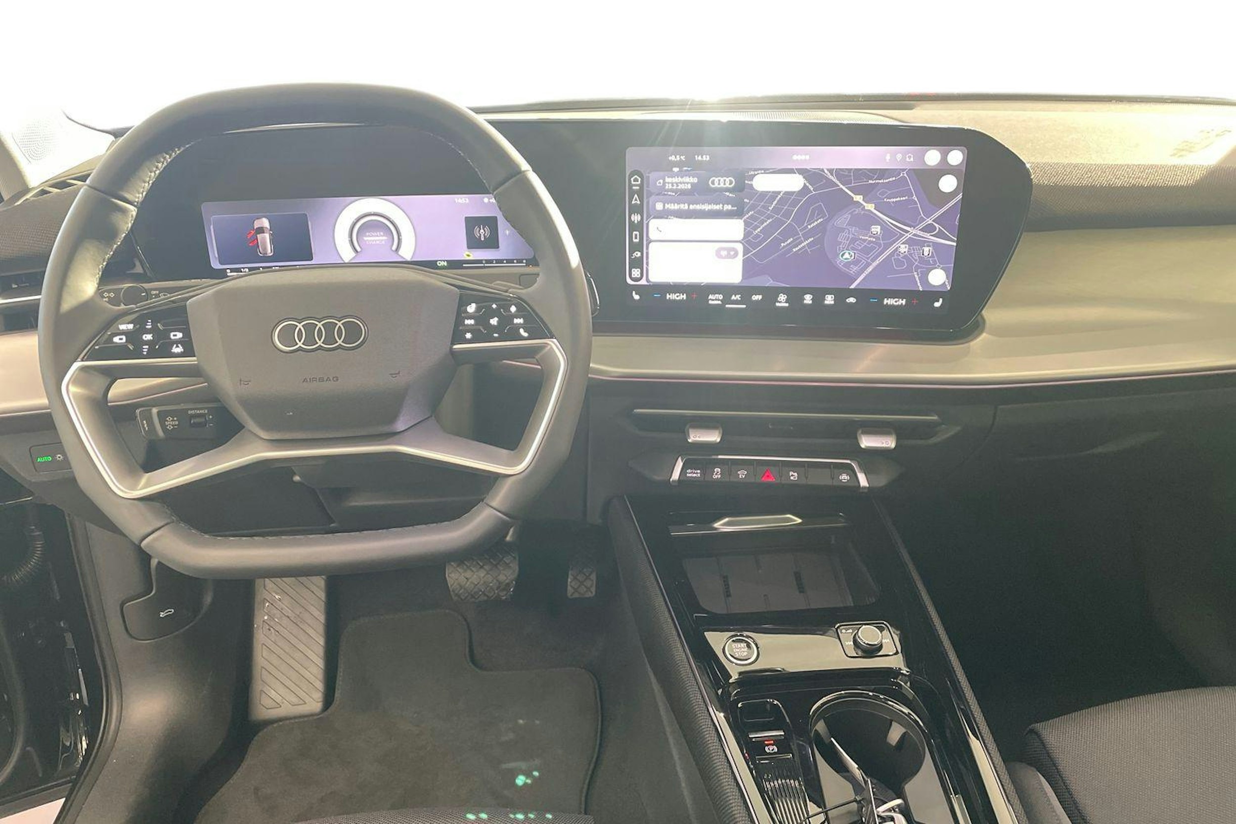 musta Audi Q3 2026 kuva 7.