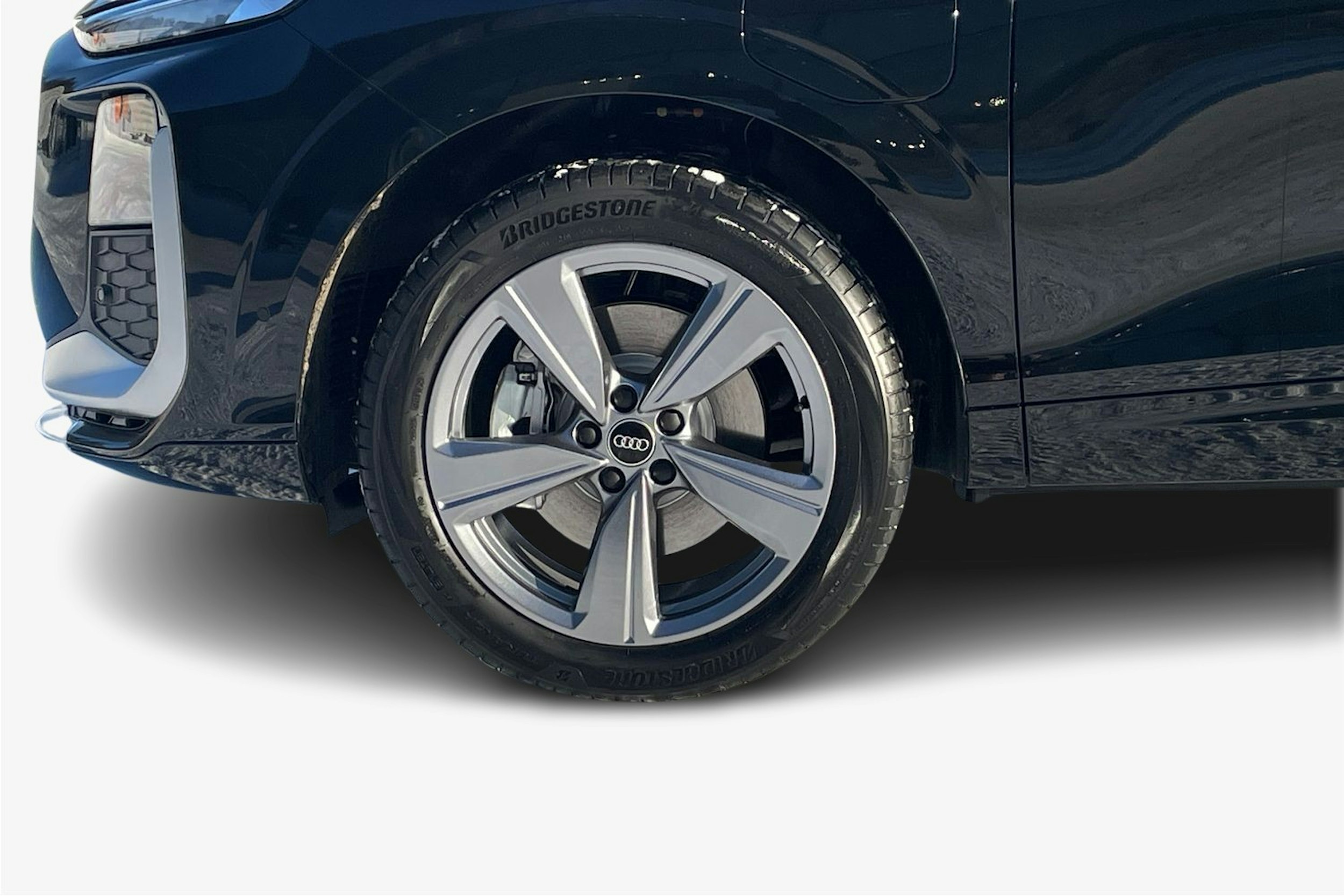 musta Audi Q3 2026 kuva 9.