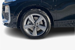 musta Audi Q3 2026 kuva 9.