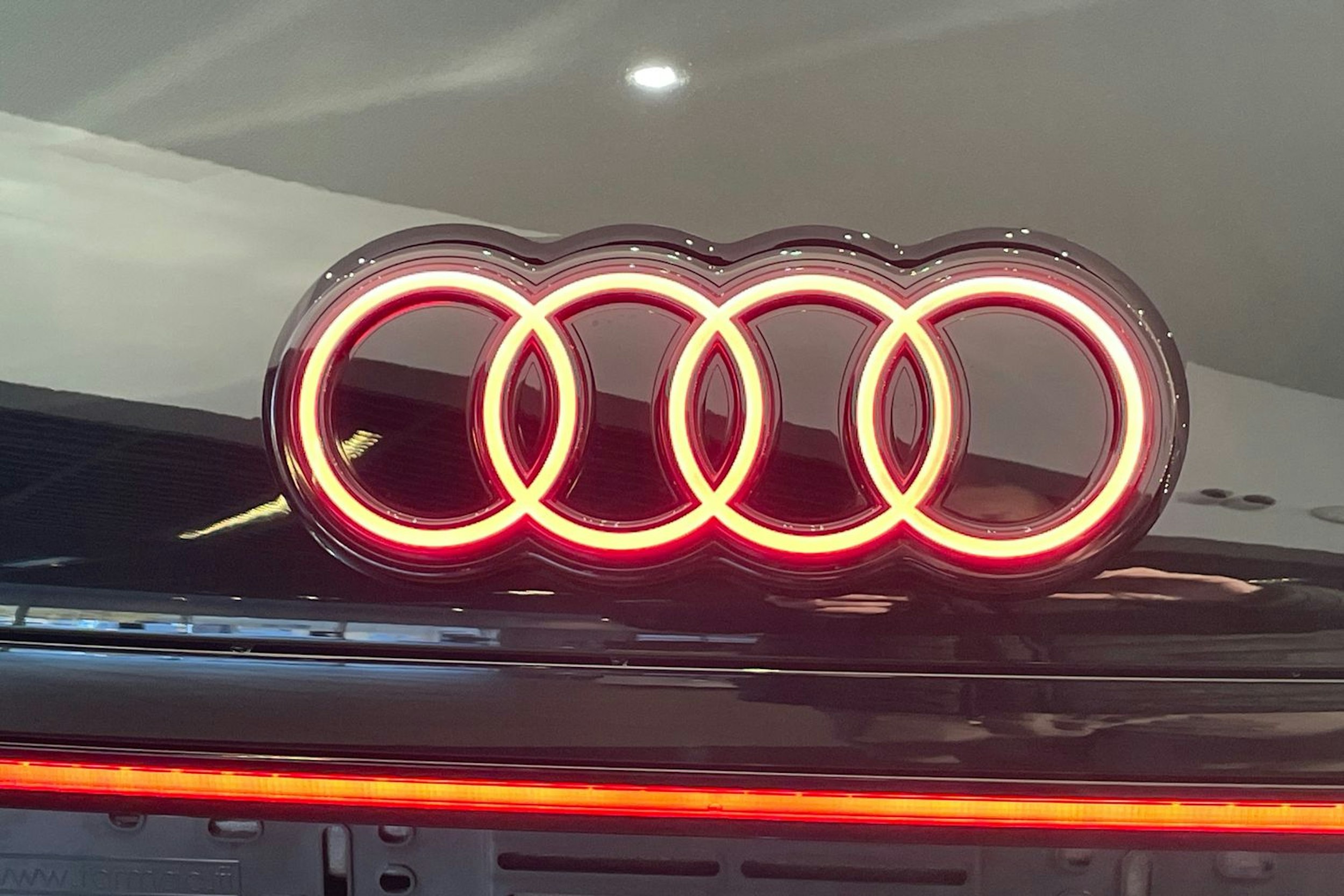 musta Audi Q3 2026 kuva 12.