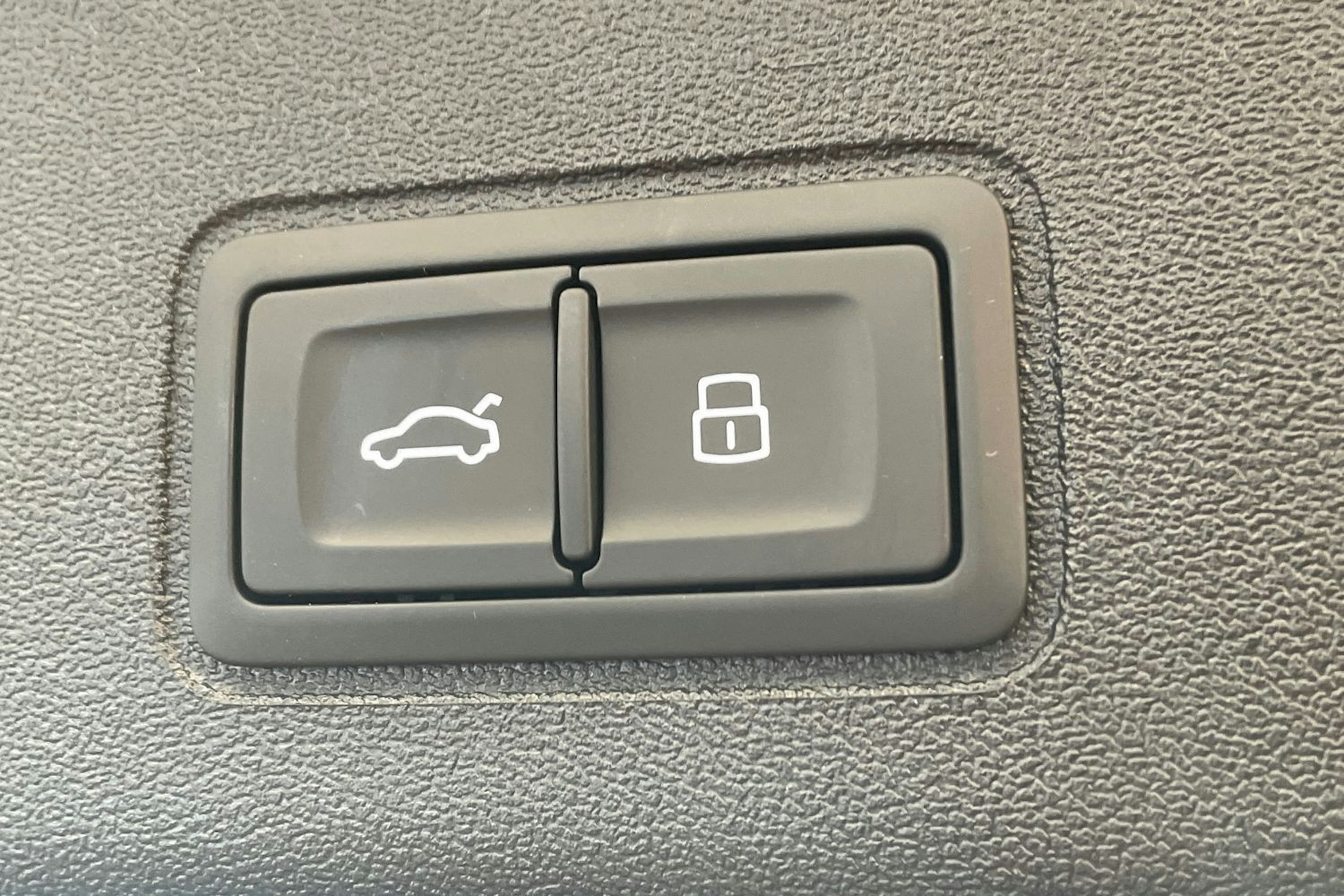 musta Audi Q3 2026 kuva 16.