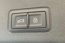 musta Audi Q3 2026 kuva 16.