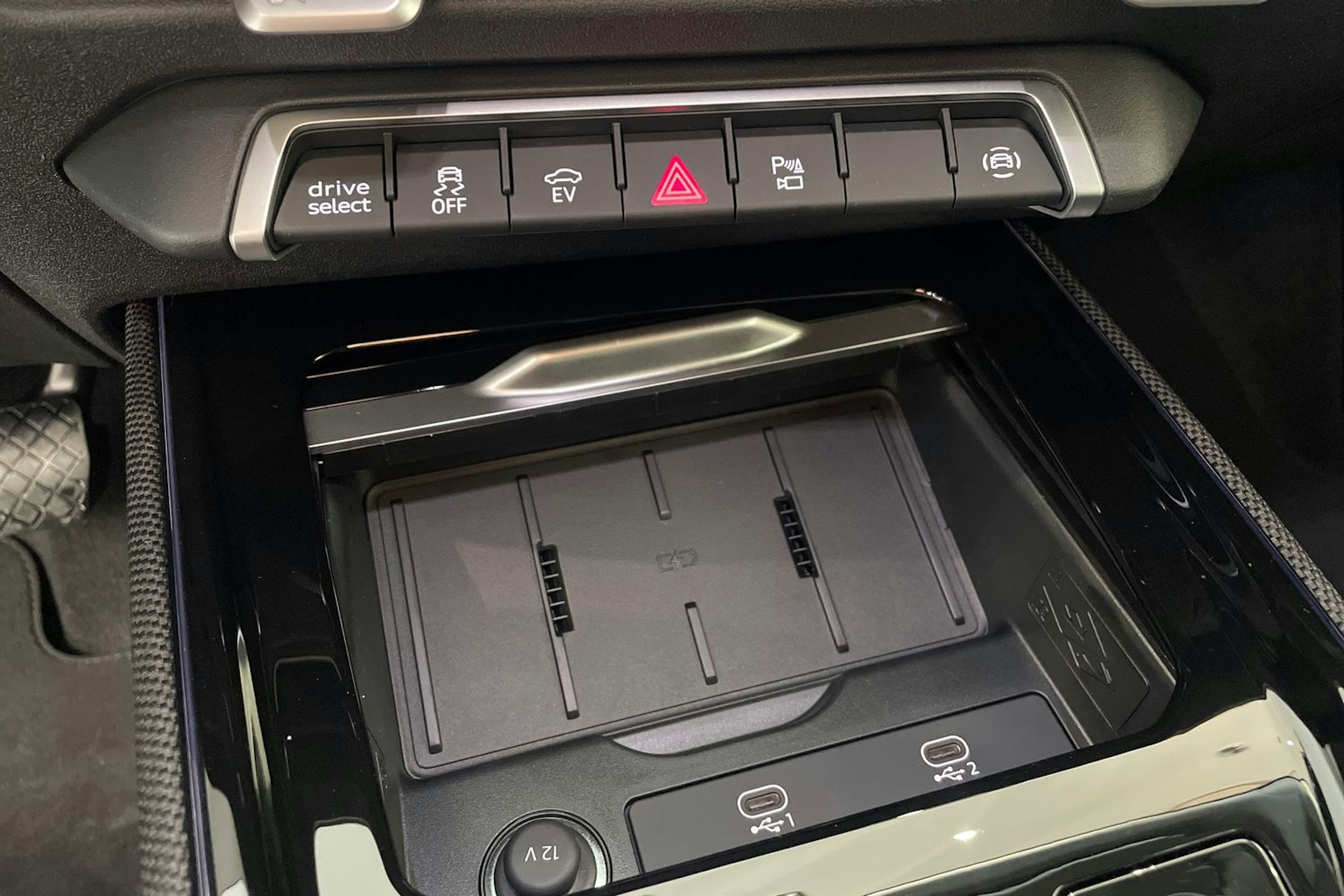 musta Audi Q3 2026 kuva 17.