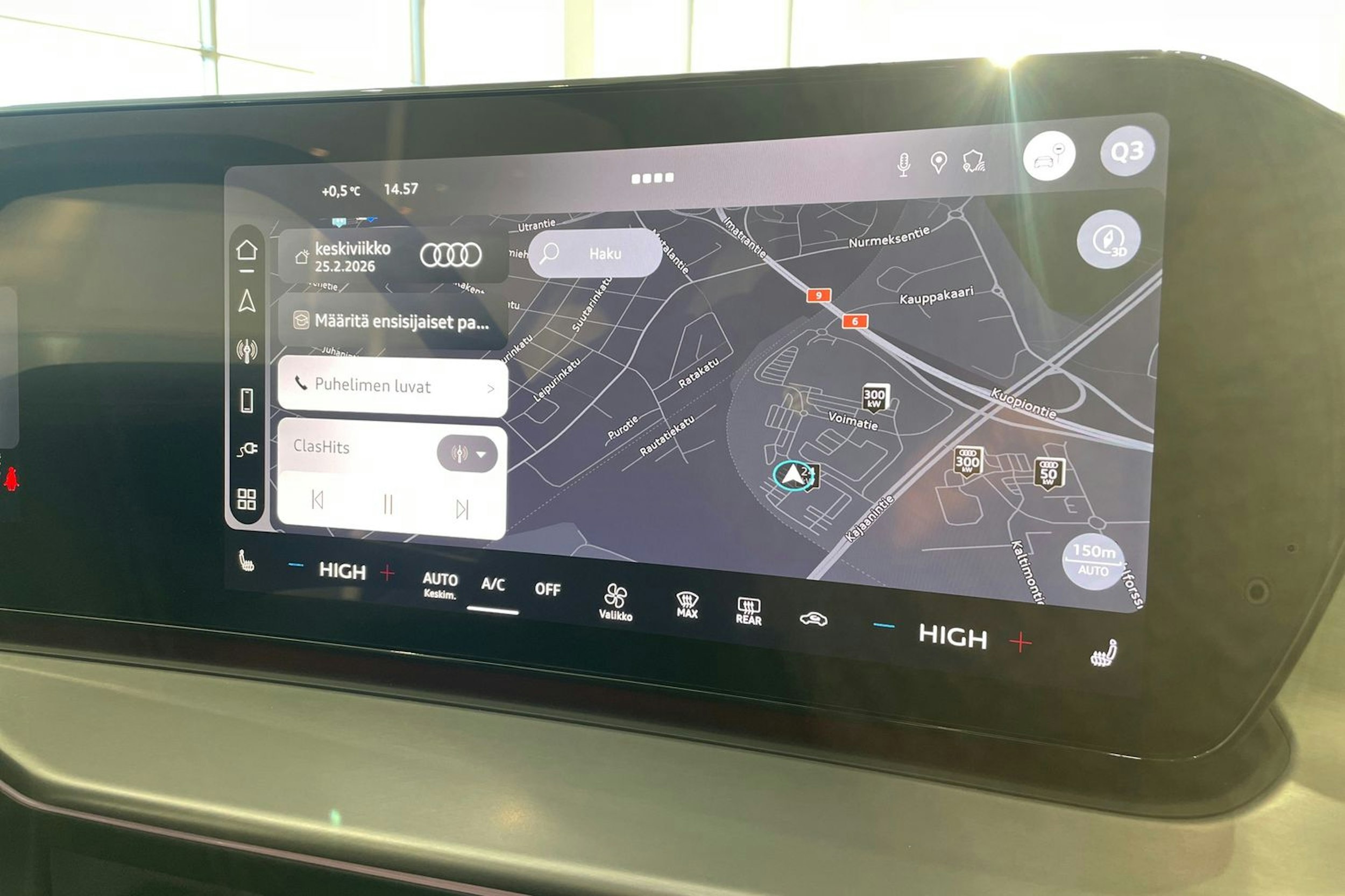 musta Audi Q3 2026 kuva 18.
