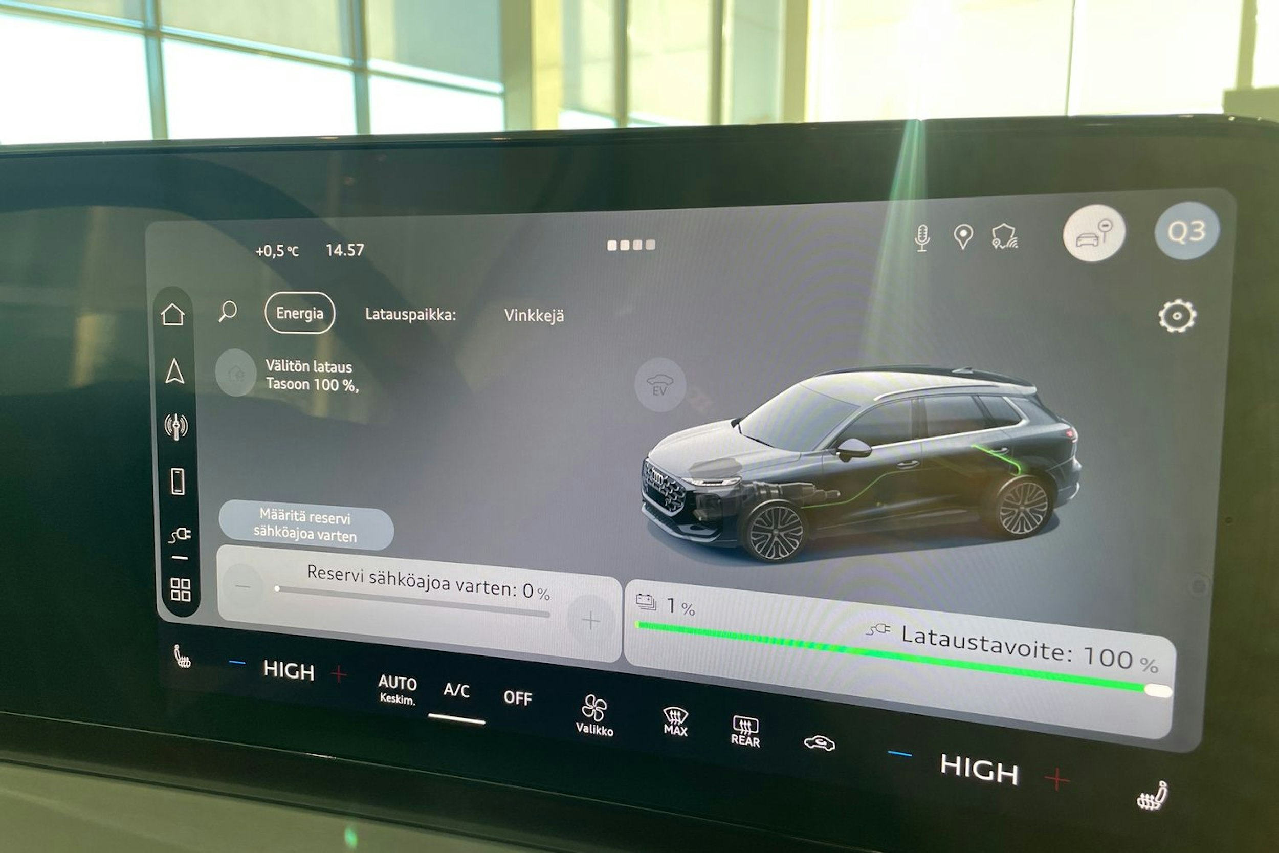 musta Audi Q3 2026 kuva 19.