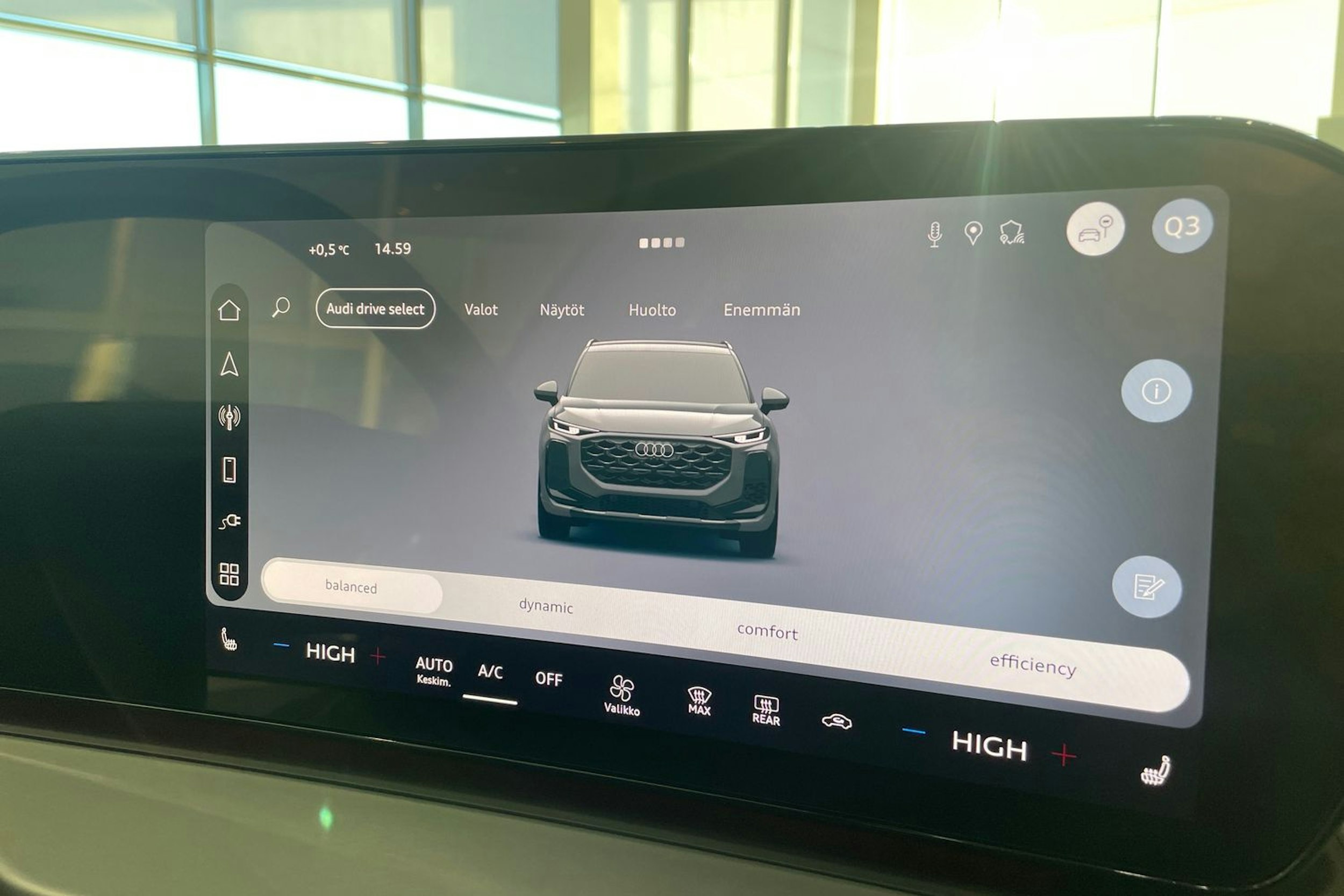 musta Audi Q3 2026 kuva 25.