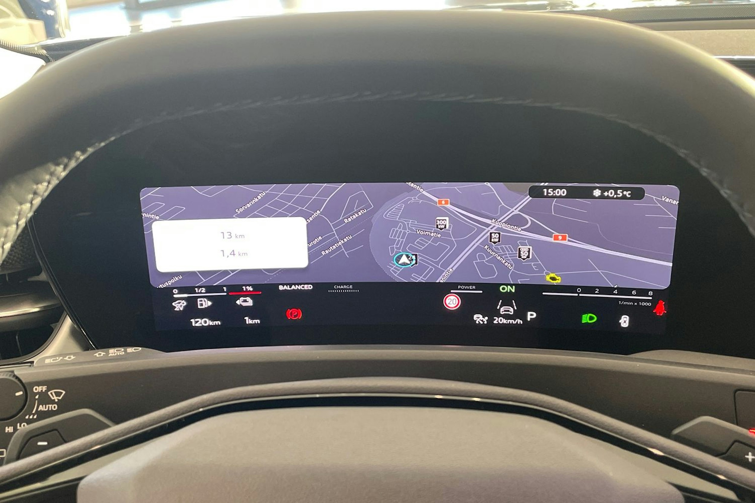 musta Audi Q3 2026 kuva 26.