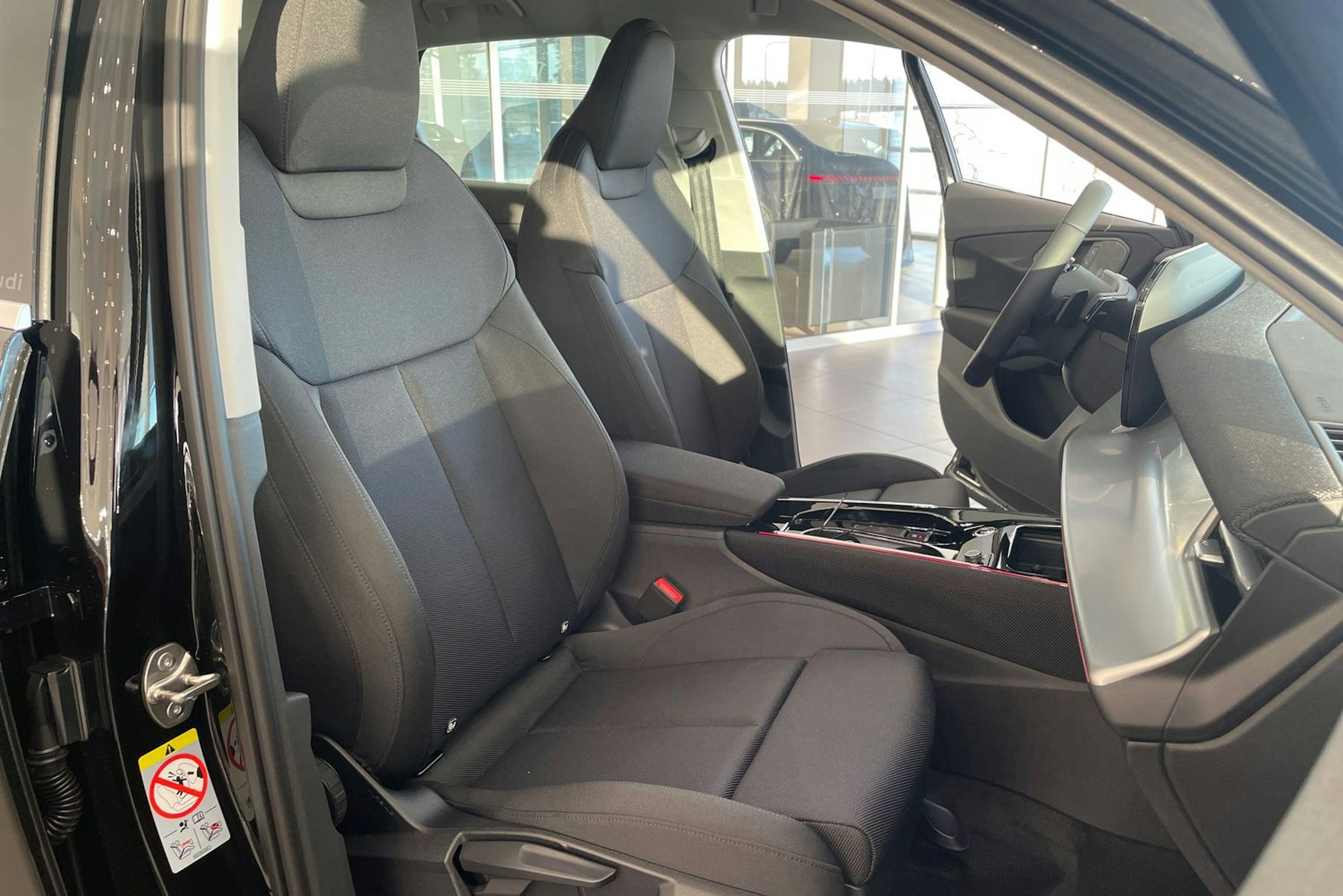 musta Audi Q3 2026 kuva 32.