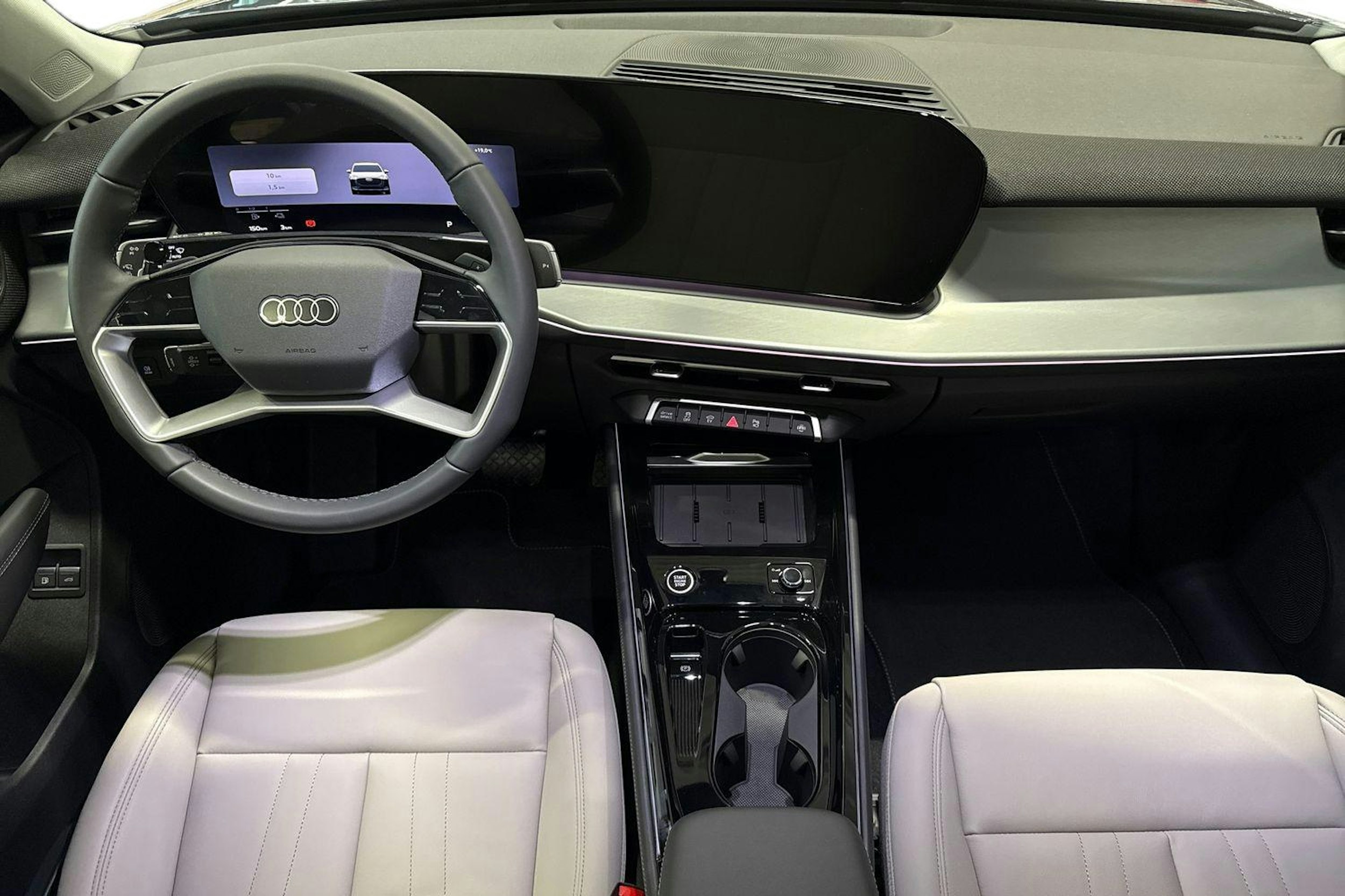 met. sininen Audi Q3 2026 kuva 7.