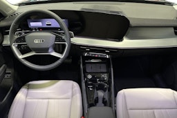 met. sininen Audi Q3 2026 kuva 7.