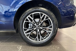 met. sininen Audi Q3 2026 kuva 10.