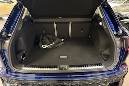 met. sininen Audi Q3 2026 kuva 11.