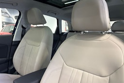 met. sininen Audi Q3 2026 kuva 13.