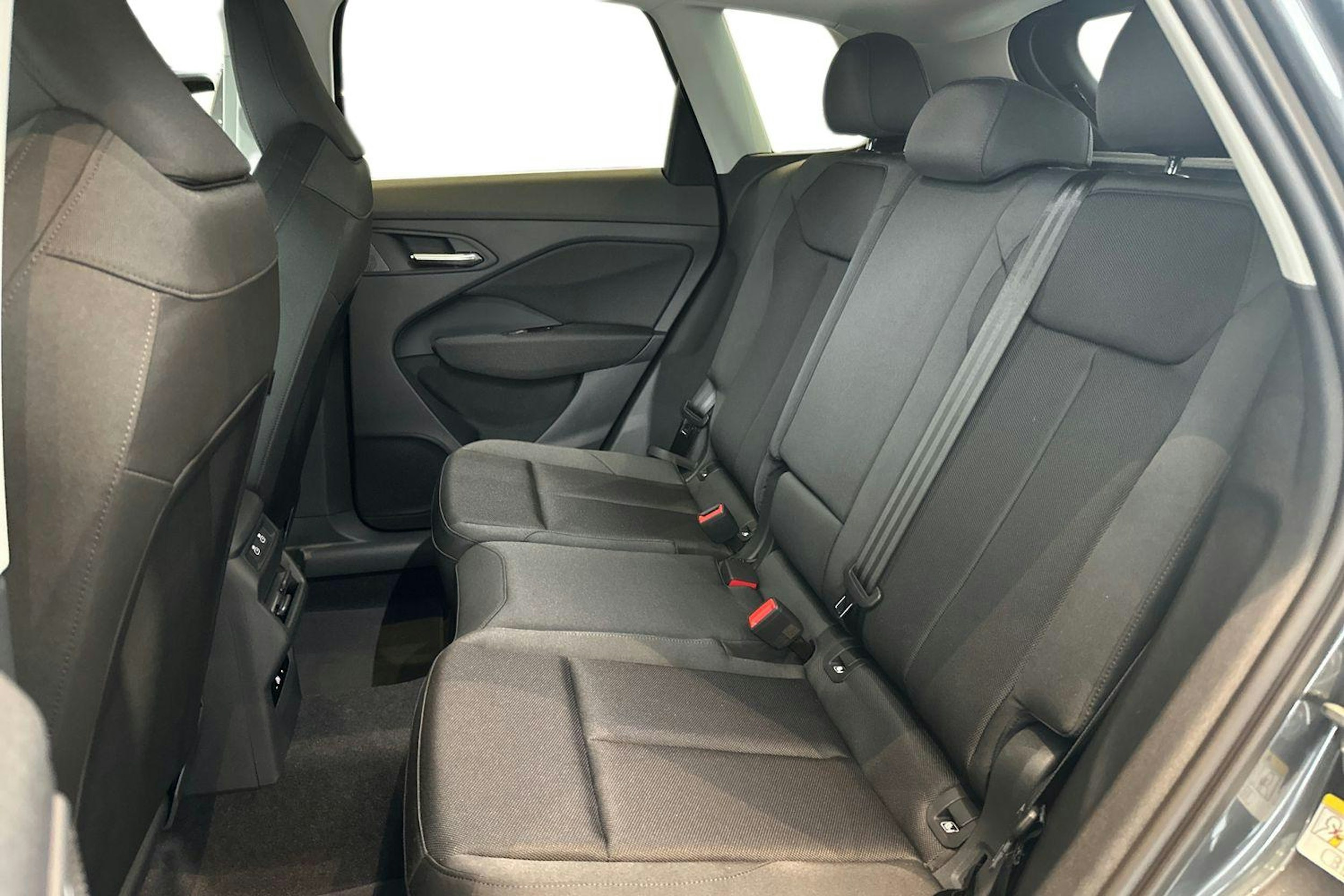 met. harmaa Audi Q3 2026 kuva 8.