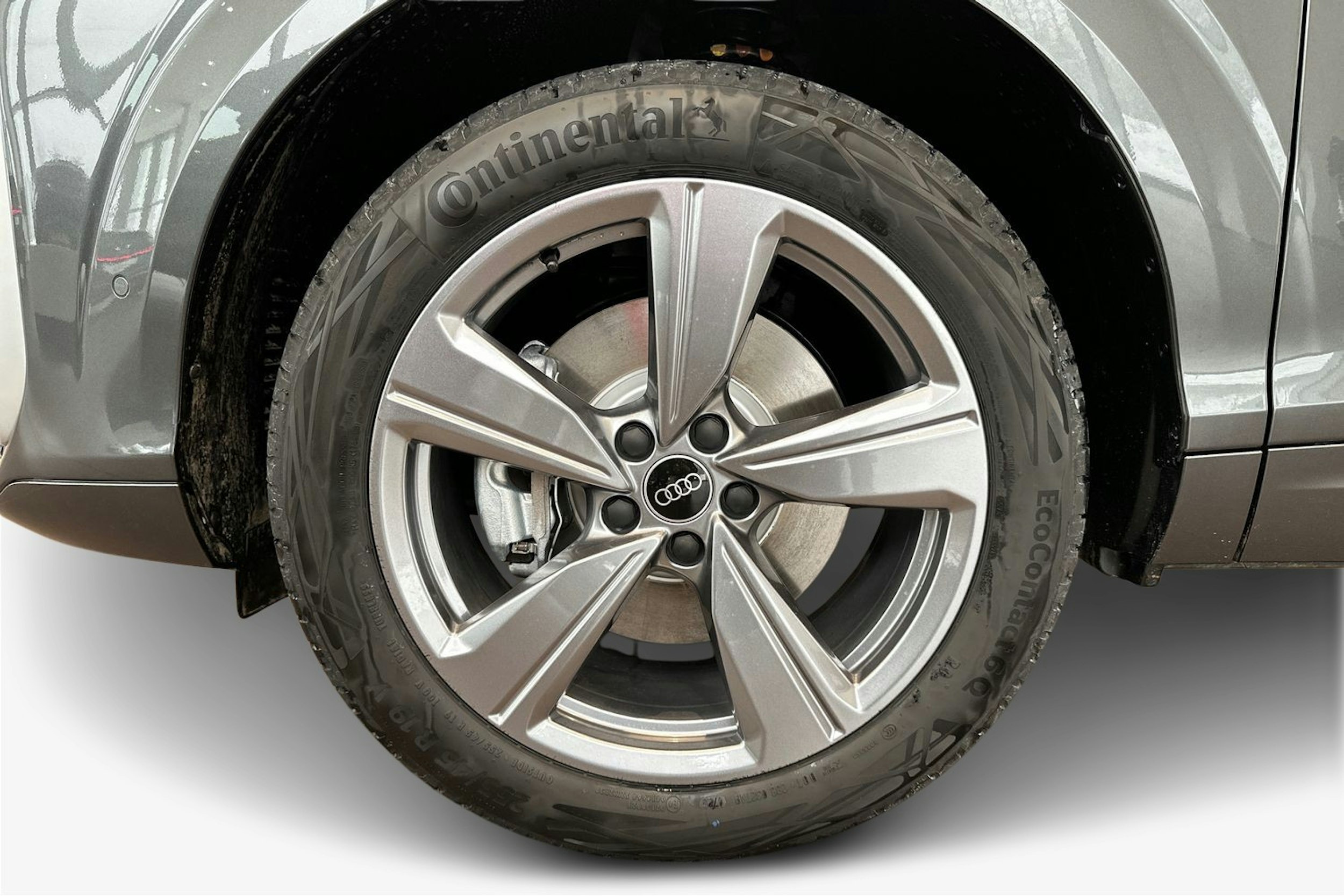 met. harmaa Audi Q3 2026 kuva 9.