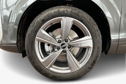 met. harmaa Audi Q3 2026 kuva 9.