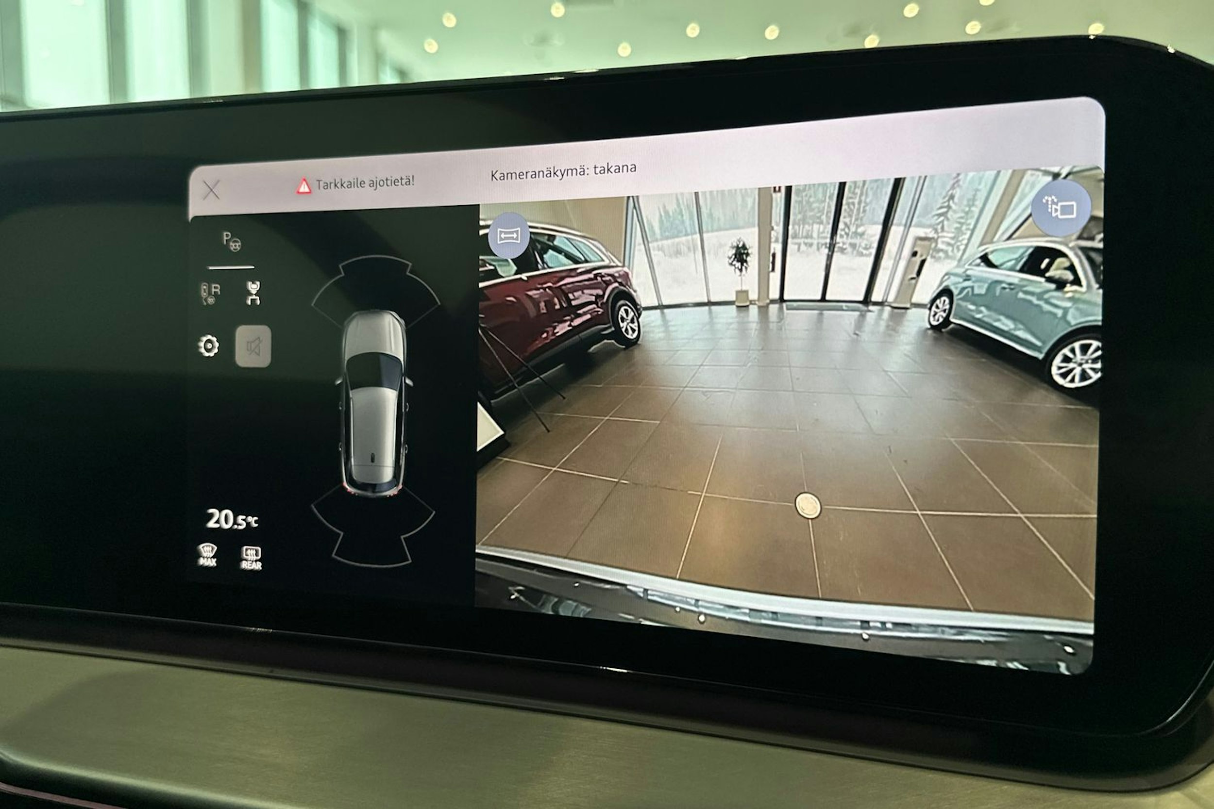 met. harmaa Audi Q3 2026 kuva 15.