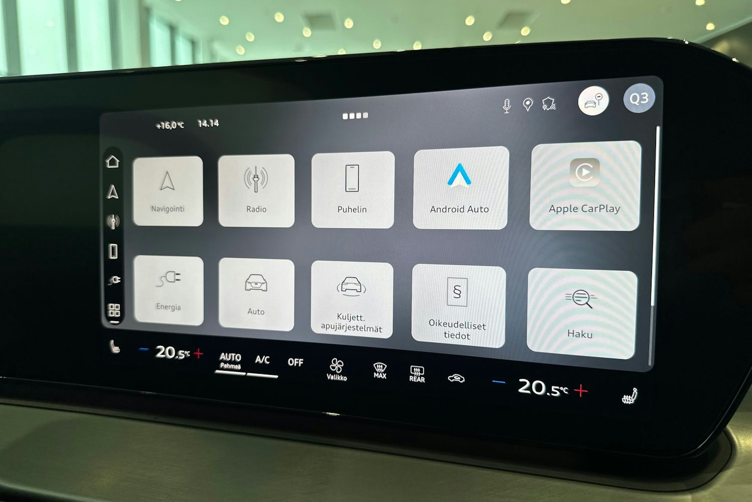 met. harmaa Audi Q3 2026 kuva 17.