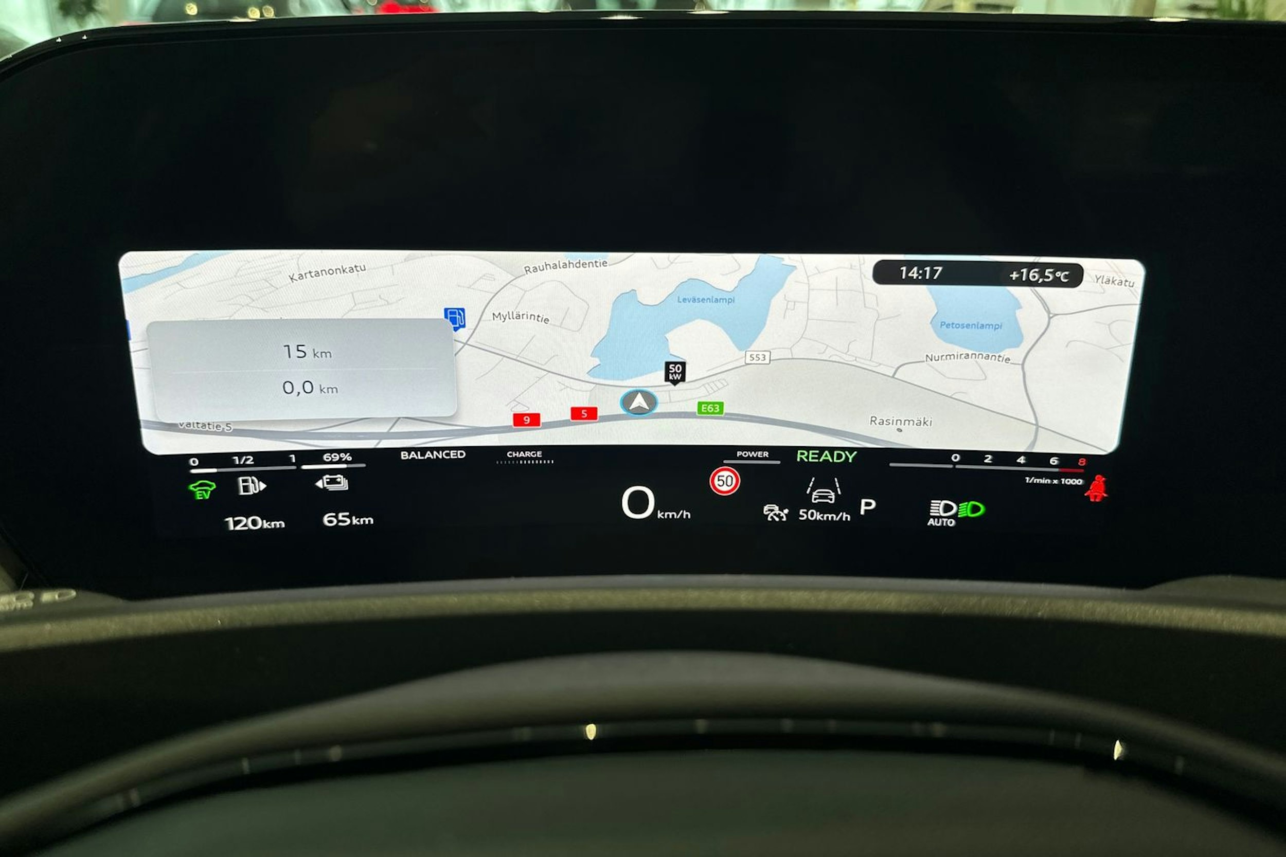 met. harmaa Audi Q3 2026 kuva 22.