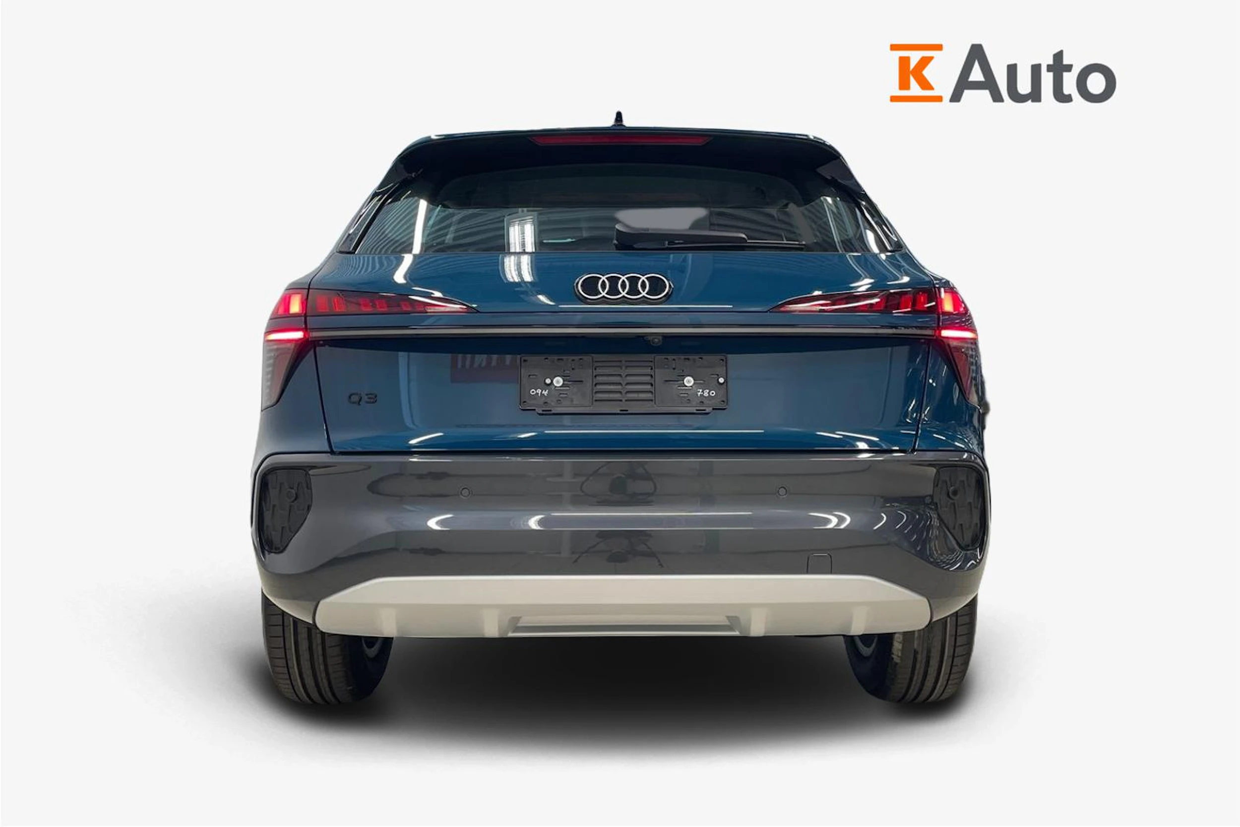 sininen Audi Q3 2026 kuva 3.