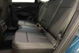 sininen Audi Q3 2026 kuva 8.