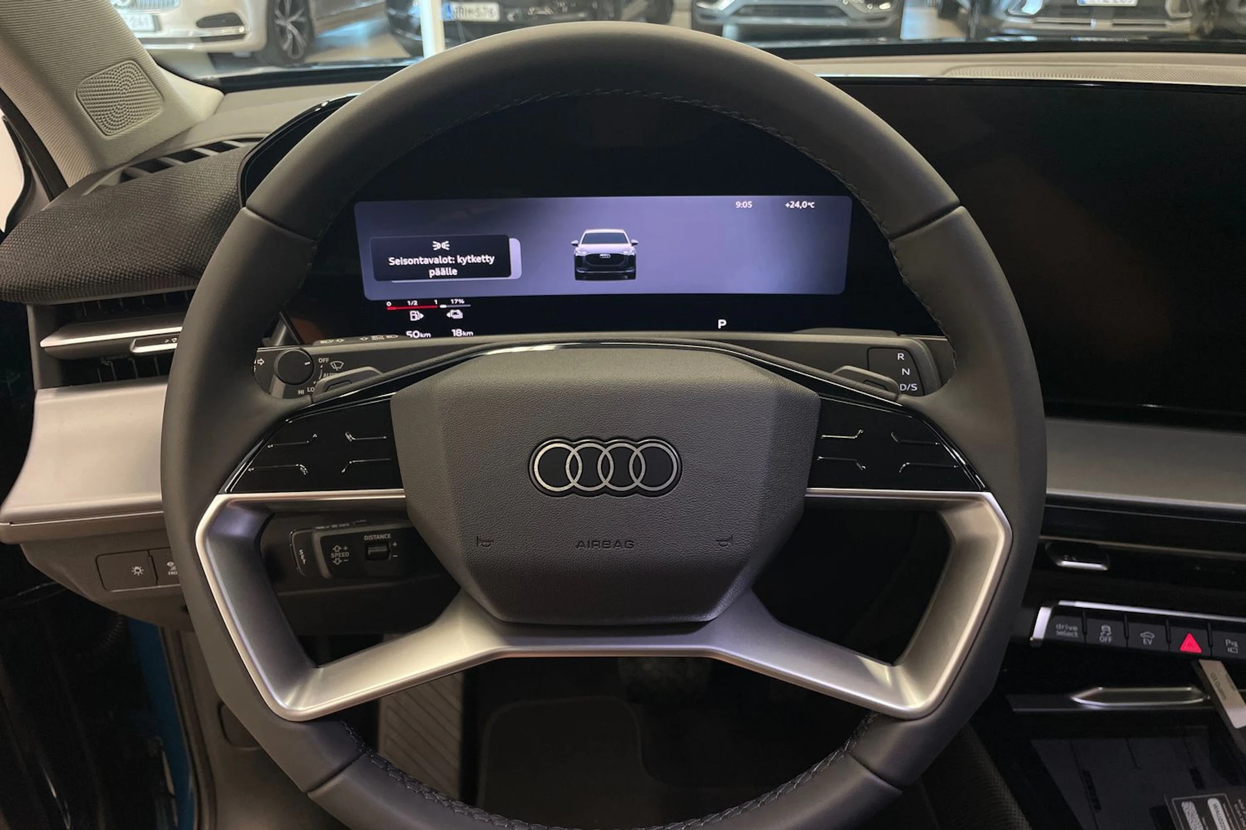 sininen Audi Q3 2026 kuva 12.