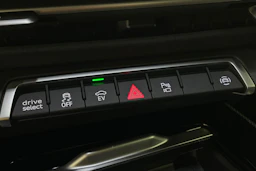 sininen Audi Q3 2026 kuva 14.