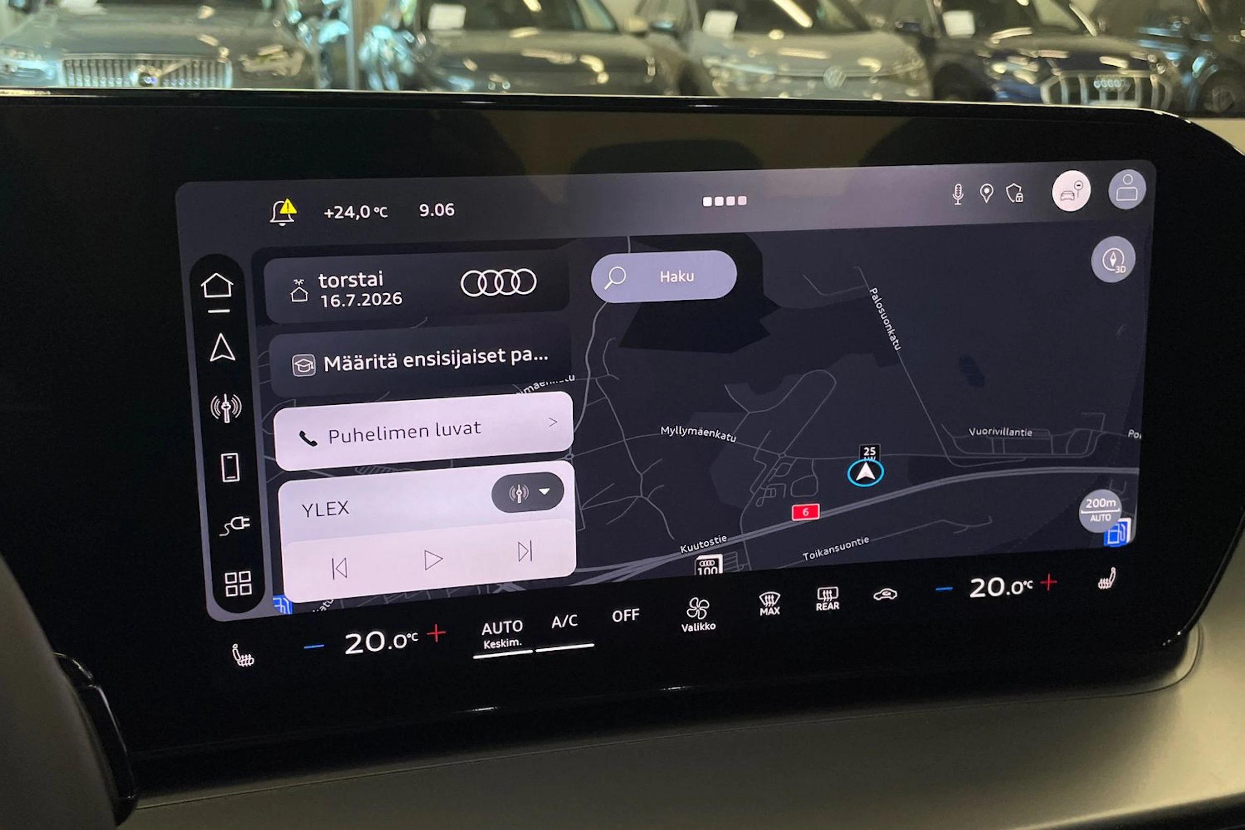 sininen Audi Q3 2026 kuva 18.