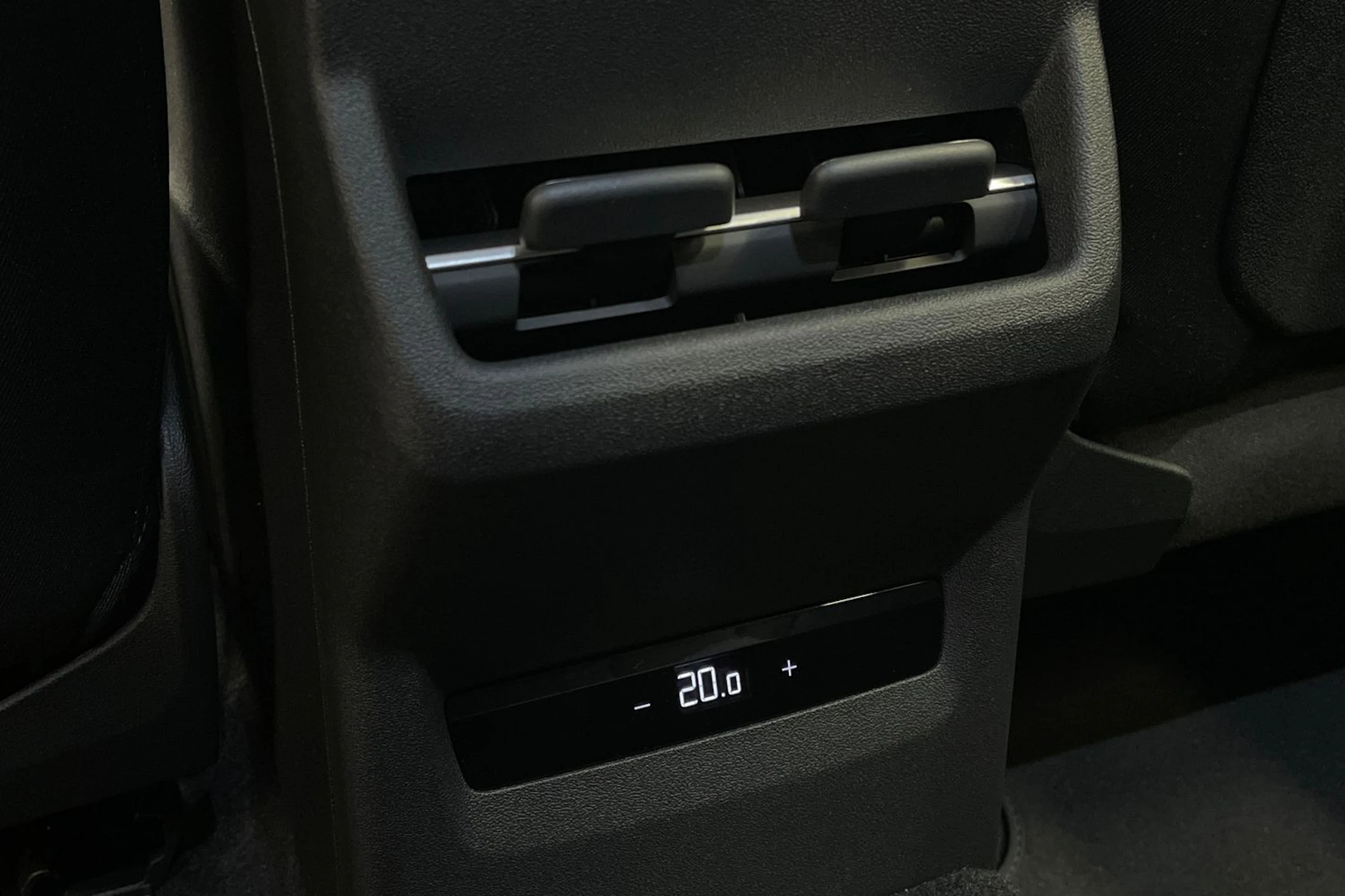 sininen Audi Q3 2026 kuva 23.