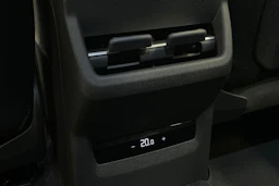sininen Audi Q3 2026 kuva 23.