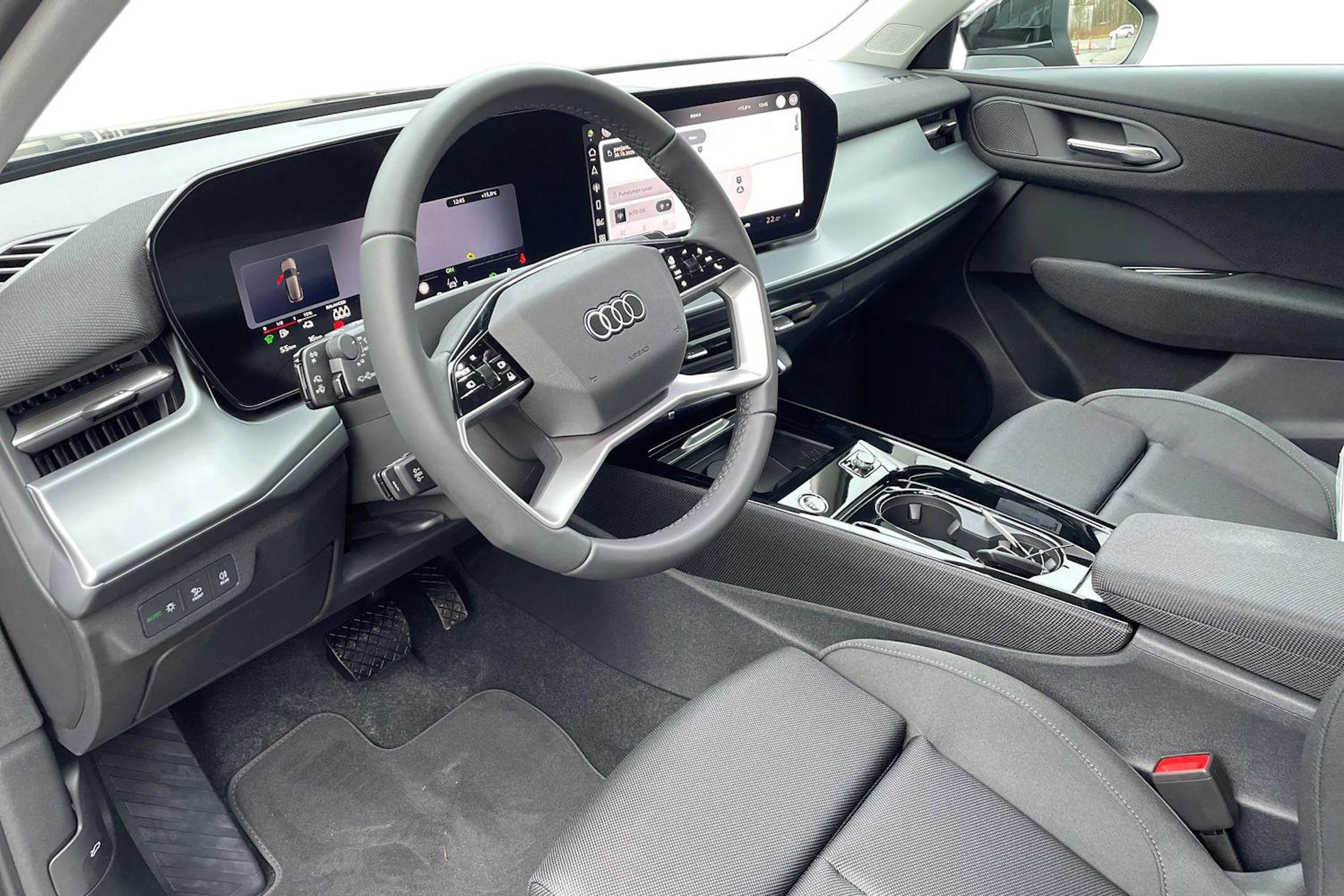musta Audi Q3 2026 kuva 6.