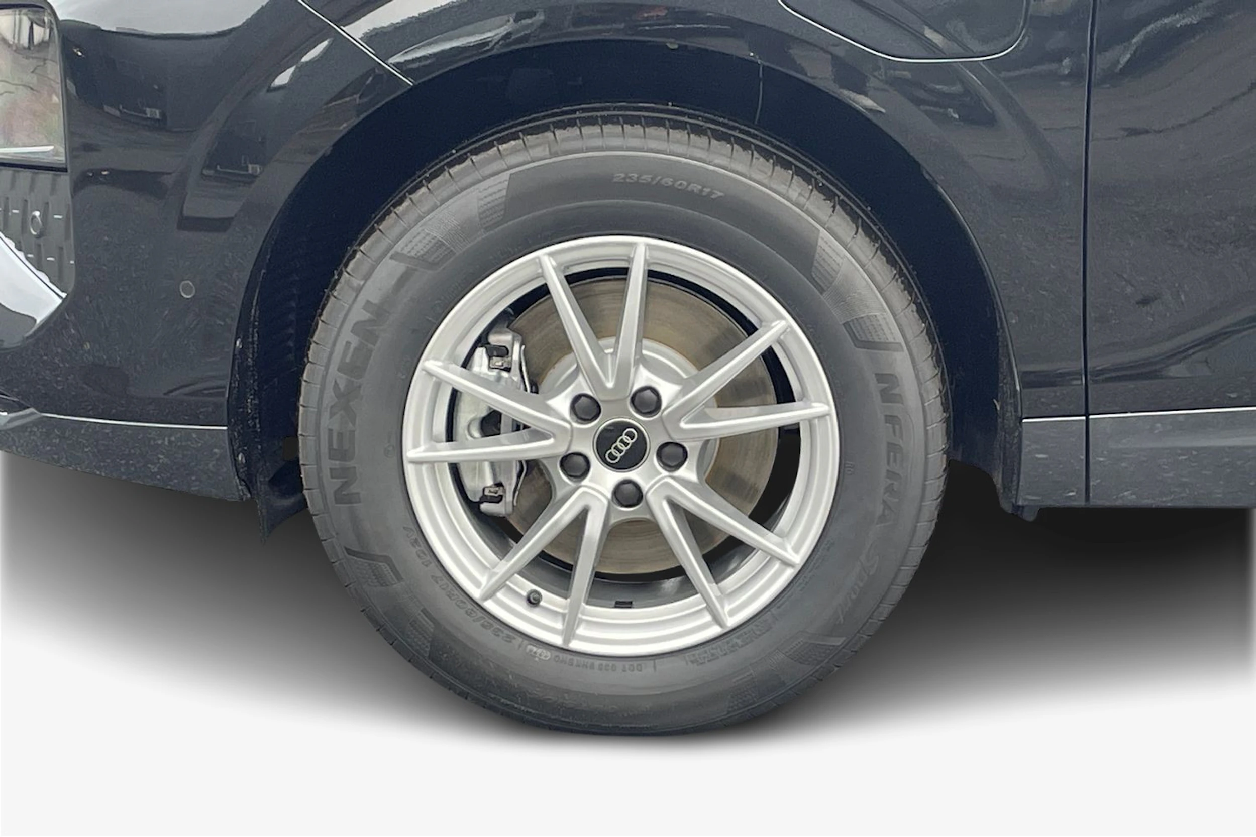 musta Audi Q3 2026 kuva 9.
