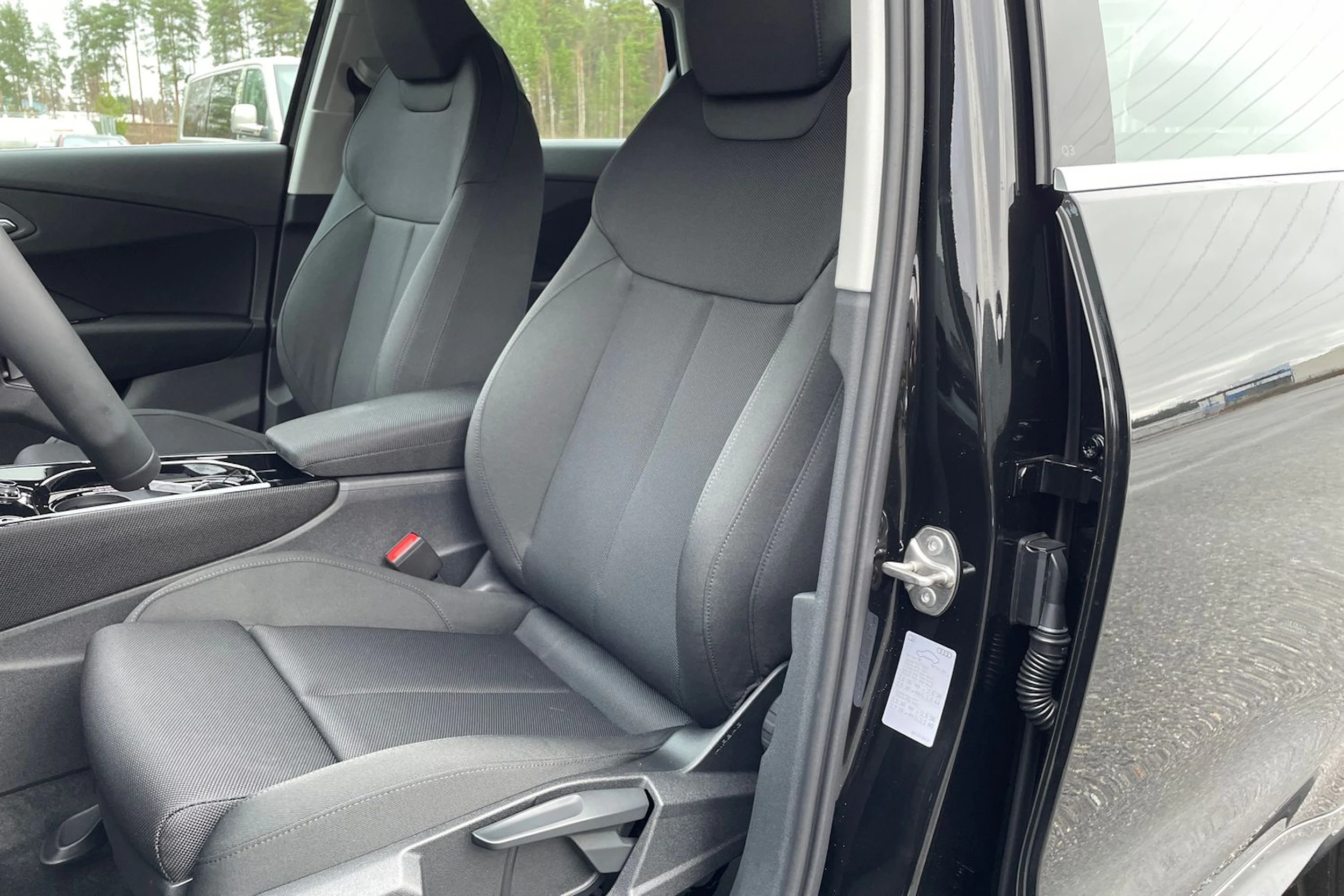 musta Audi Q3 2026 kuva 11.