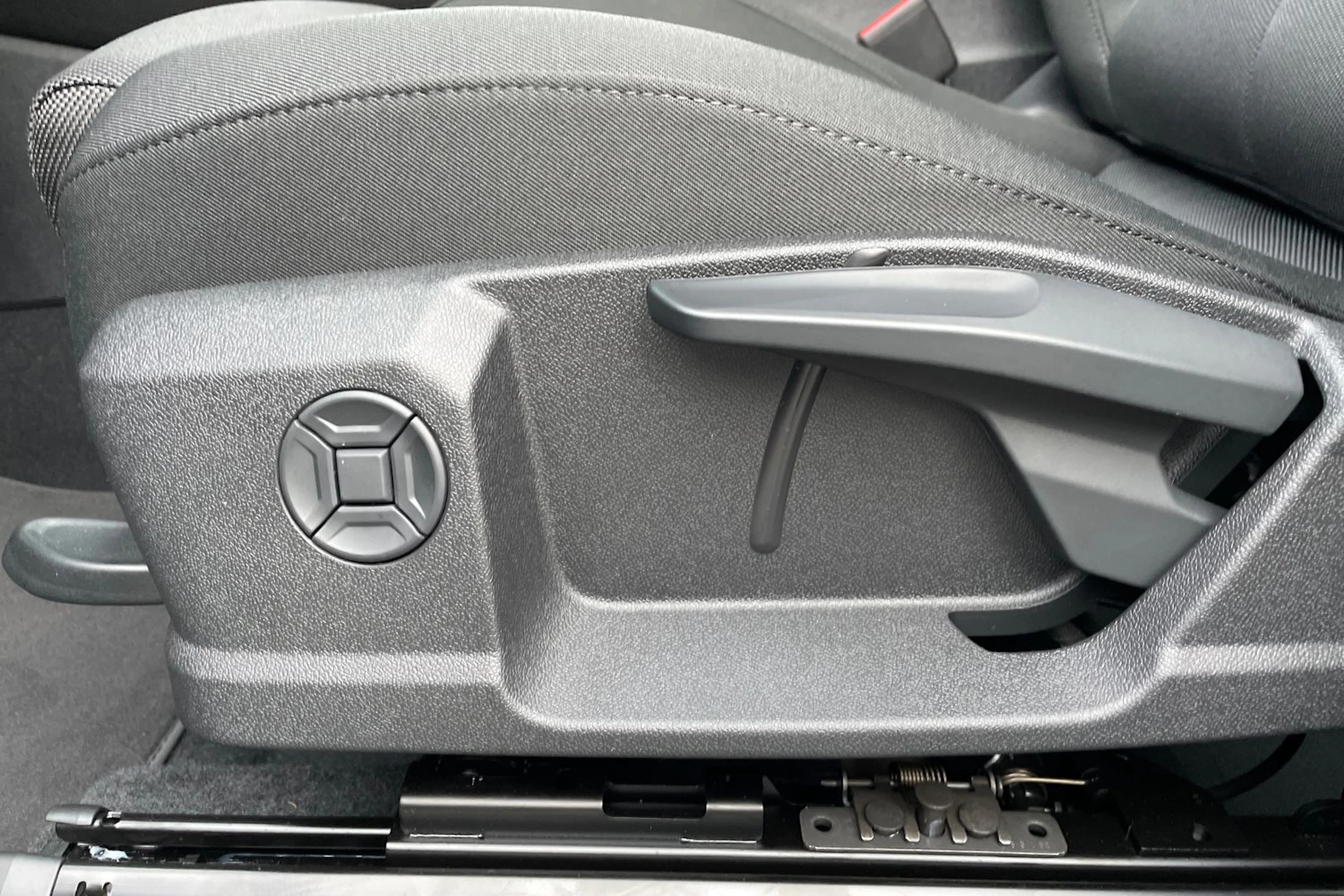 musta Audi Q3 2026 kuva 12.