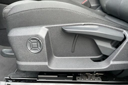 musta Audi Q3 2026 kuva 12.