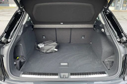 musta Audi Q3 2026 kuva 14.