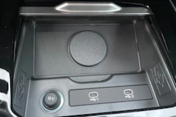 musta Audi Q3 2026 kuva 24.