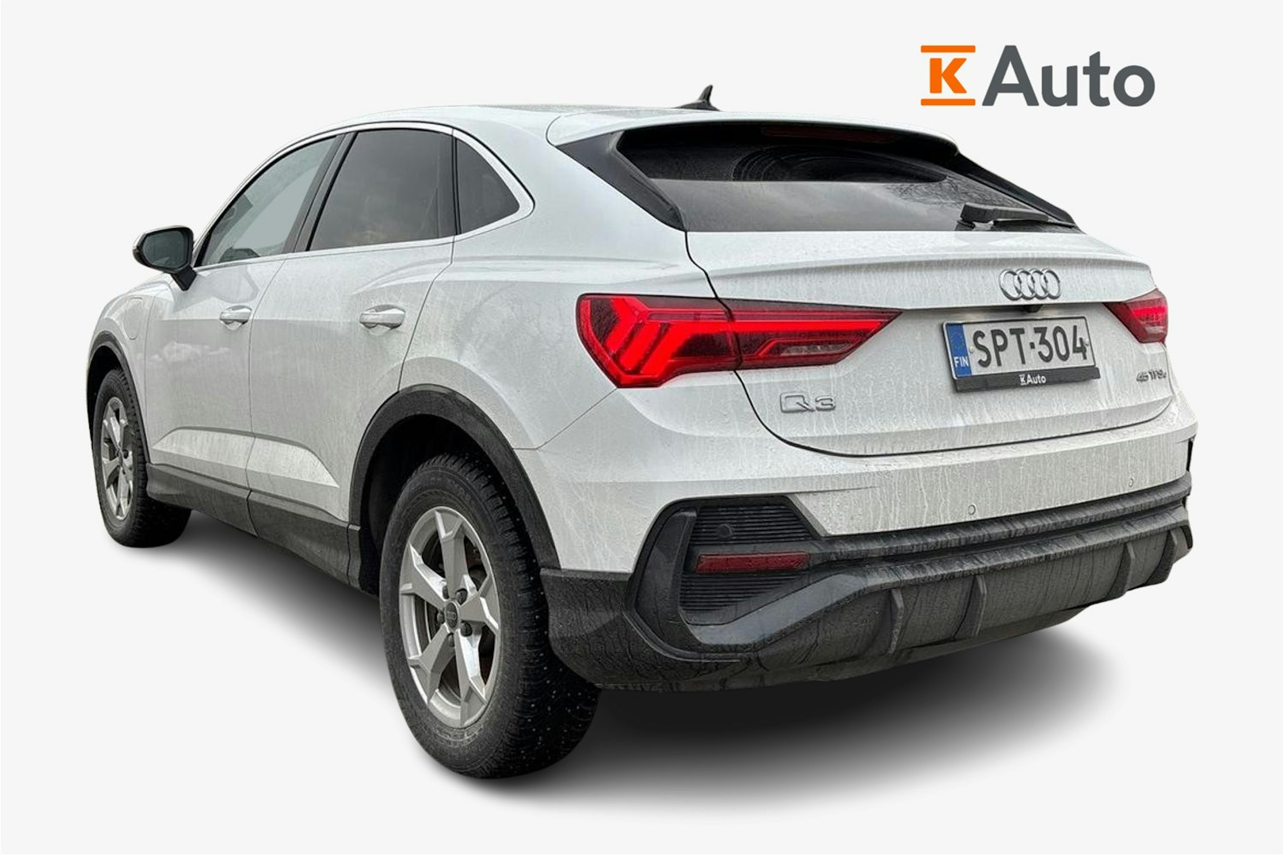 valkoinen Audi Q3 2024 kuva 30.