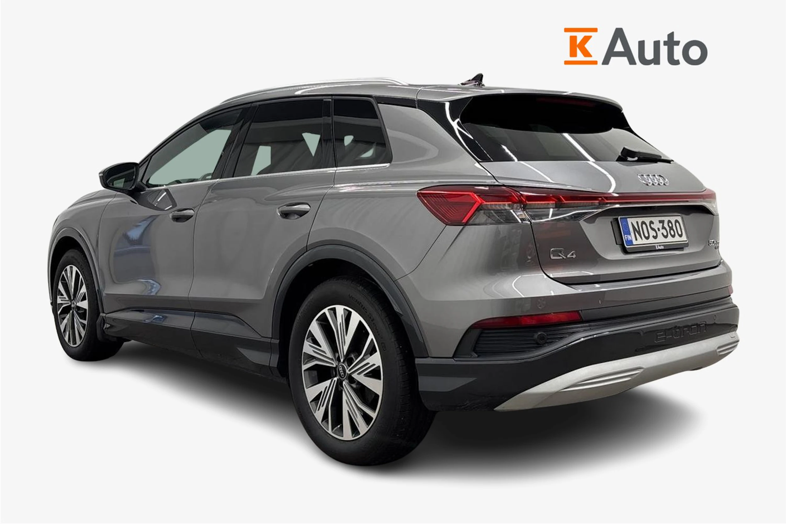 Harmaa Audi Q4 50 e-tron 2024 kuva 2.