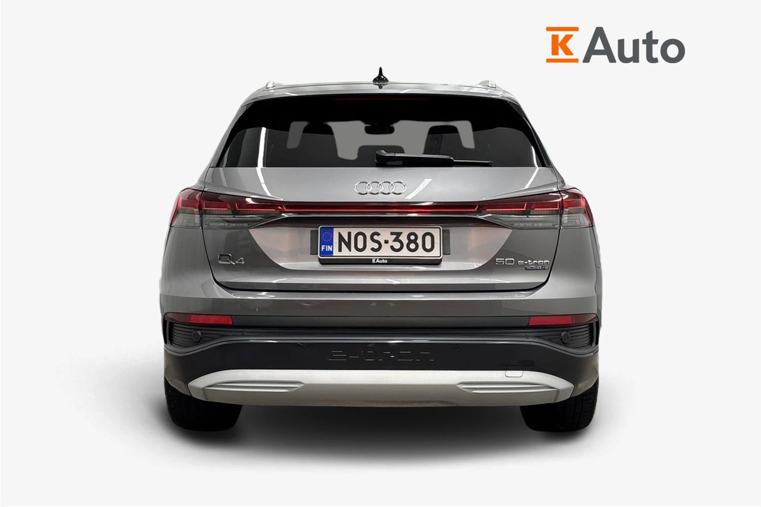 Harmaa Audi Q4 50 e-tron 2024 kuva 3.