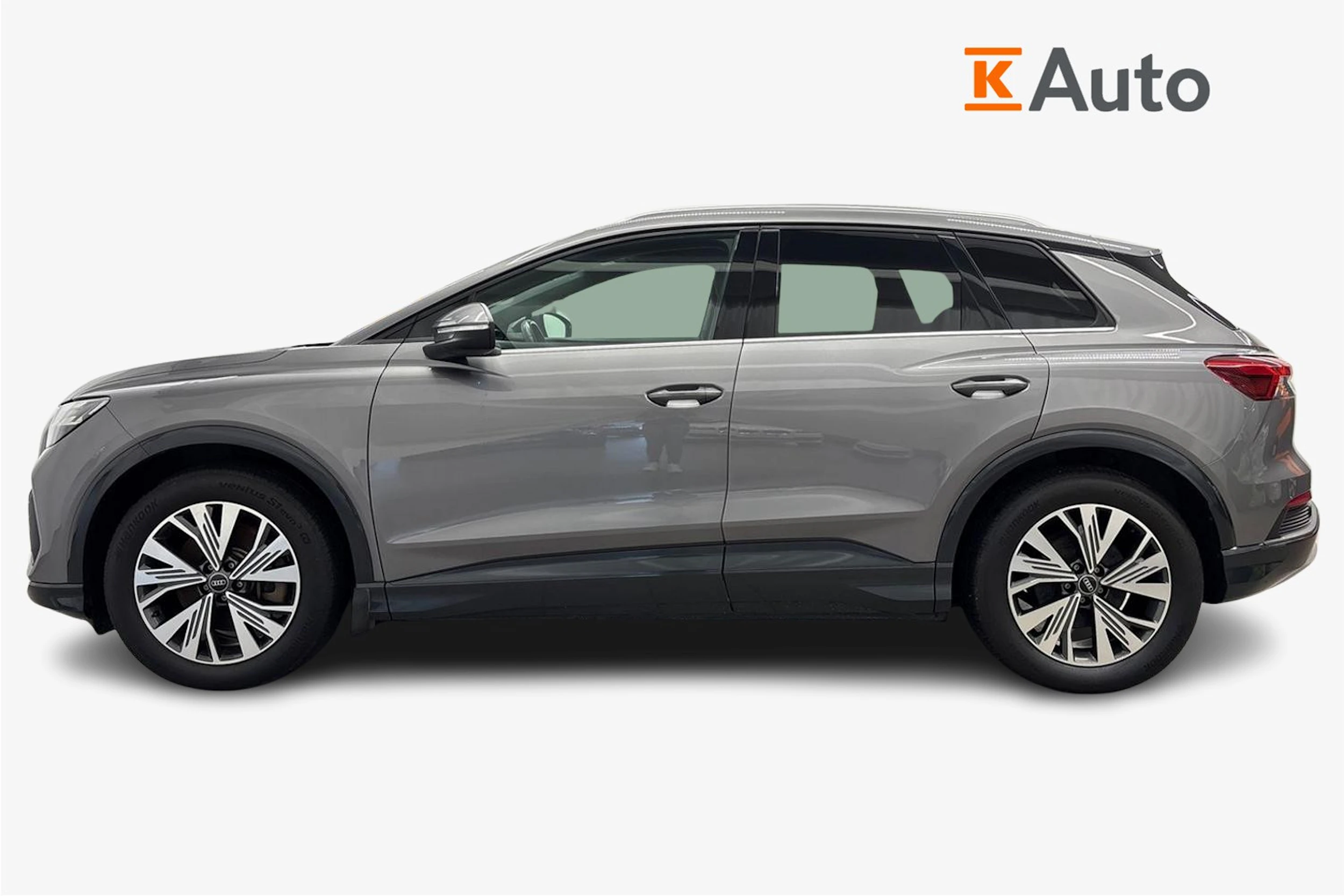 Harmaa Audi Q4 50 e-tron 2024 kuva 5.
