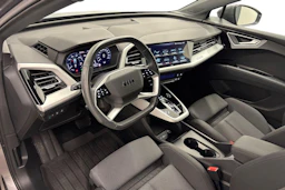 Harmaa Audi Q4 50 e-tron 2024 kuva 6.
