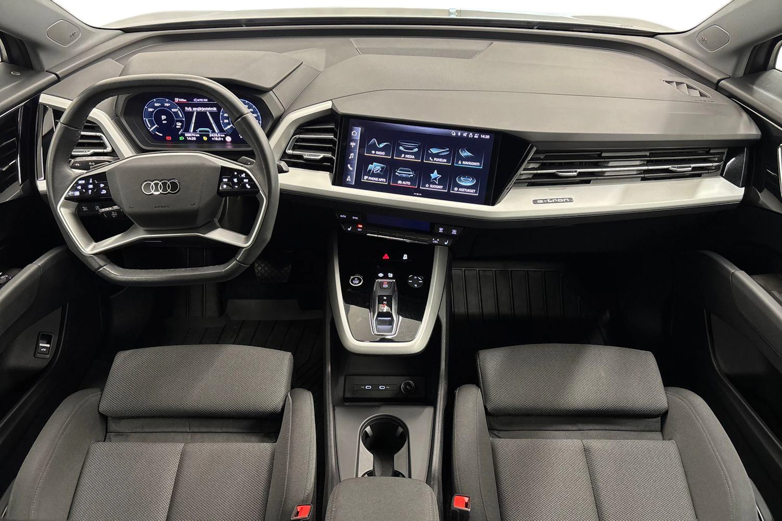 Harmaa Audi Q4 50 e-tron 2024 kuva 7.