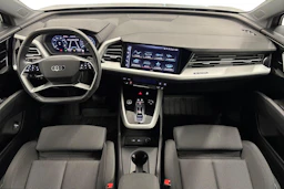 Harmaa Audi Q4 50 e-tron 2024 kuva 7.