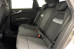 Harmaa Audi Q4 50 e-tron 2024 kuva 8.