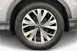 Harmaa Audi Q4 50 e-tron 2024 kuva 9.