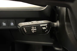 Harmaa Audi Q4 50 e-tron 2024 kuva 15.