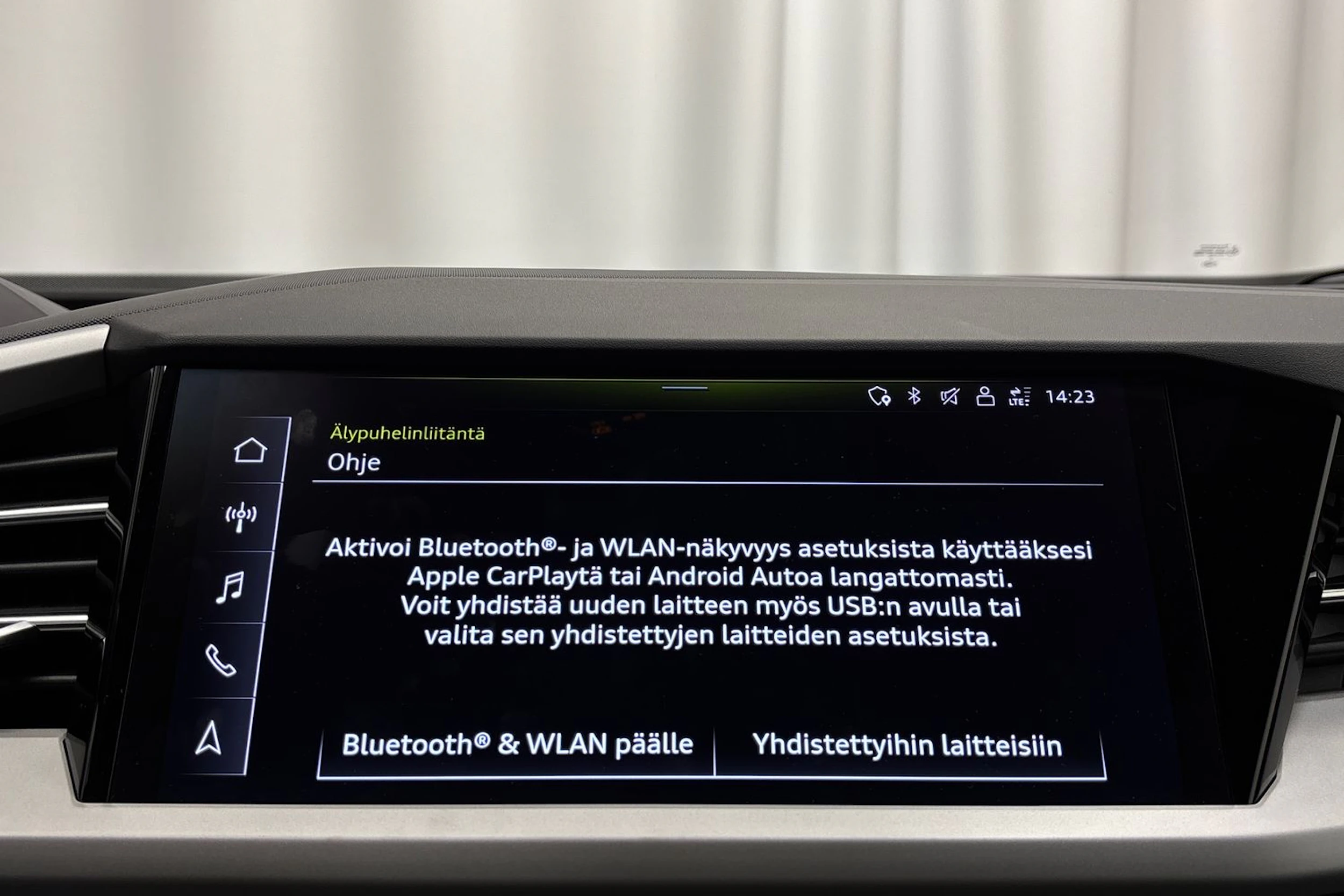 Harmaa Audi Q4 50 e-tron 2024 kuva 18.